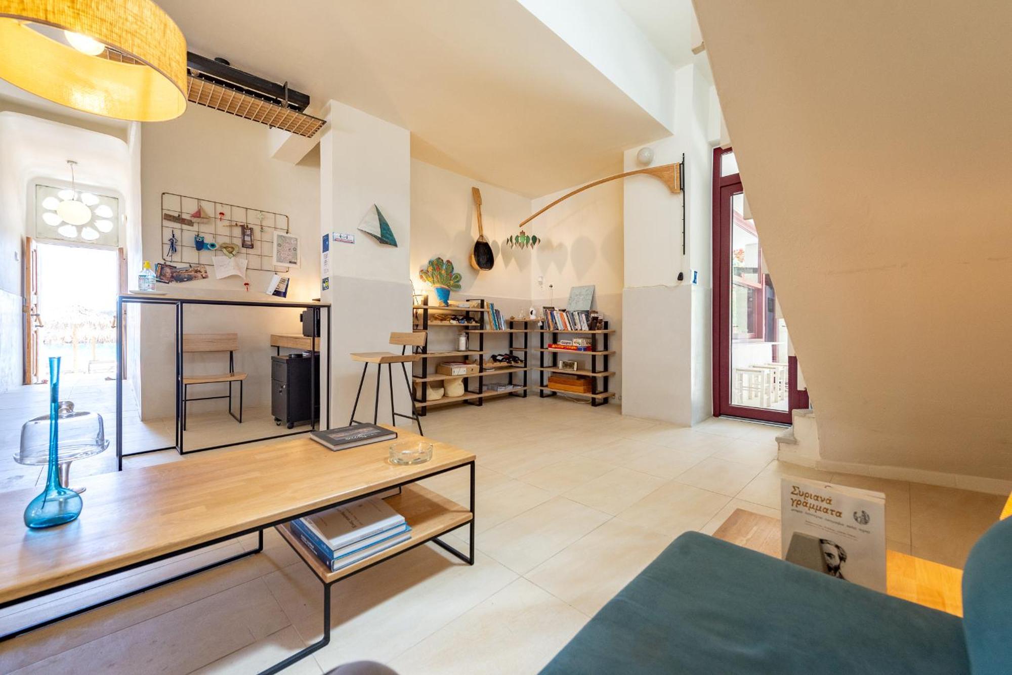 Emily Hotel Vari  Экстерьер фото