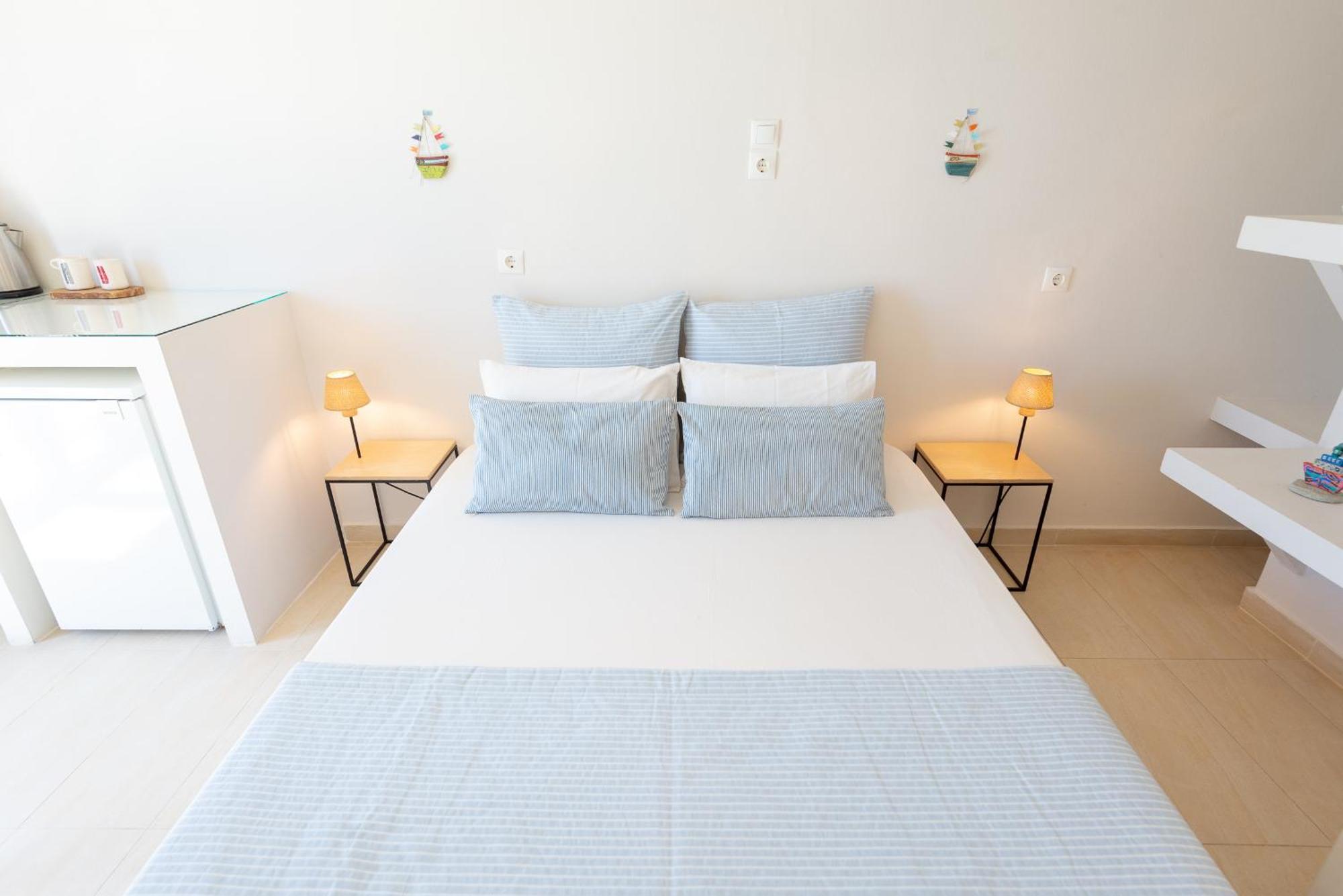 Emily Hotel Vari  Экстерьер фото