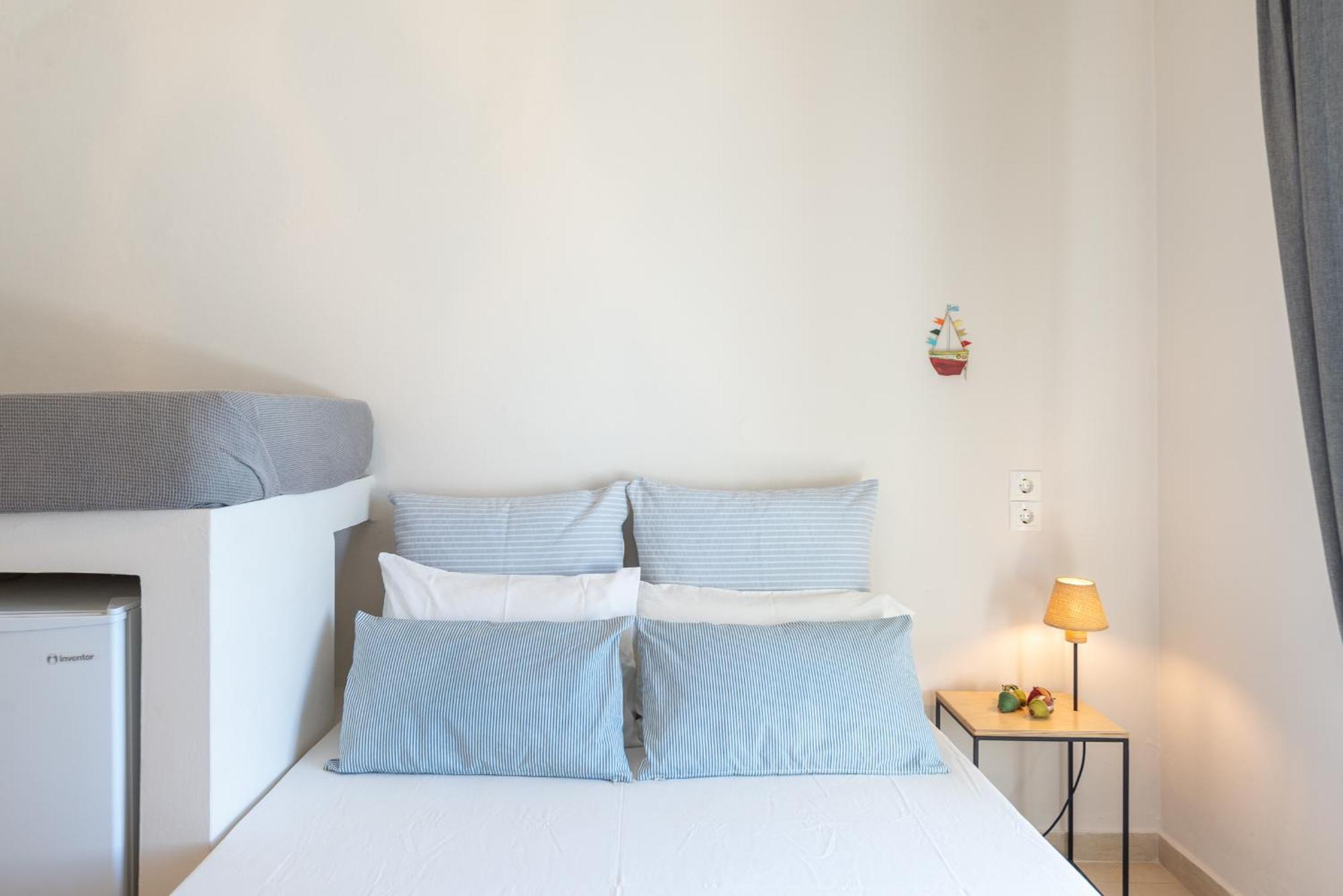 Emily Hotel Vari  Экстерьер фото